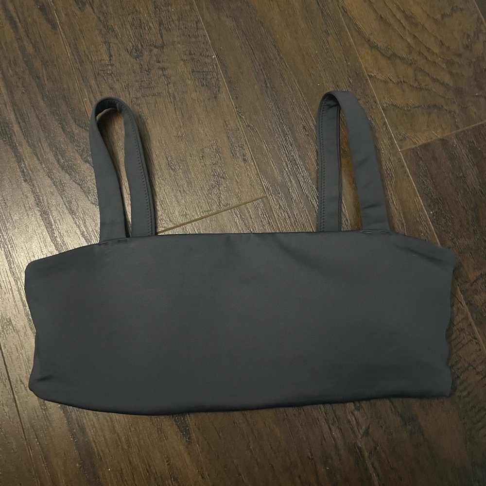 Vuori large work out bra